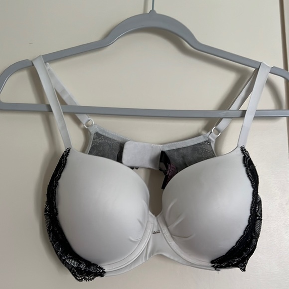 Victoria's Secret Other - Victoria’s Secret ladies lace bra